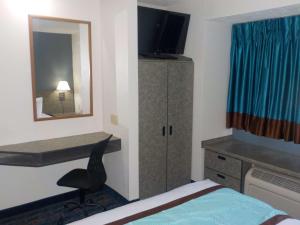 Queen Room with Mobility Accessible Roll-In Shower and Sofa Bed room in SureStay Hotel by Best Western Marienville