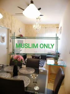 Alyaleesya Muslim Homestay - Ubytování bez kategorie ve městě Tanah Rata
