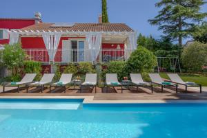 Astinian Villa Puntizela