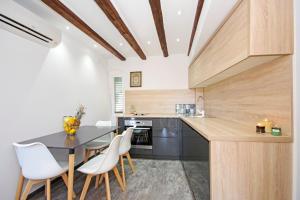 KiKa Luxury OldTown Apartment