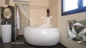 B&B / Chambres d'hotes EpicuRooms - Maison d'Hotes Romantique - Chambres a theme : photos des chambres