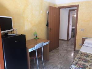 Single Room with Shared Bathroom