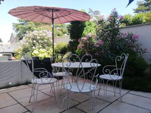 Maisons d'hotes De la Chambre au Jardin : photos des chambres