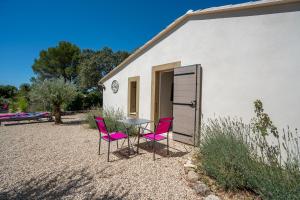 Maisons d'hotes Mas la Cheneraie Lourmarin - Au calme, a 10 mn du centre ville a pied : Chambre Lit King-Size - Vue sur Piscine 