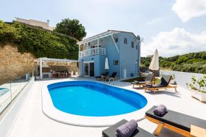 Nikiforos Villa, Private Pool & BBQ, SeaViews, By ThinkVilla