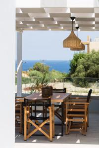 Nikiforos Villa, Private Pool & BBQ, SeaViews, By ThinkVilla