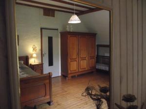 chambre campagnarde du grès rouge de BEAUVAL