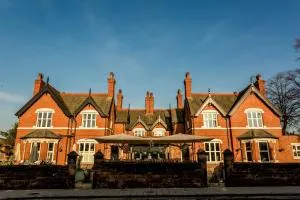 堡恩洛奇酒店 - 塔文