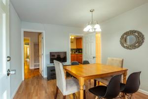 @ Marbella Lane 3BR House in Downtown Redwood City