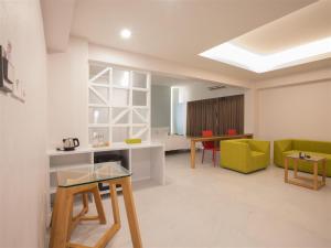 โรงแรมโกลว์ รัตนา เพลส