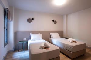 Kalamata Center Ground Floor 2BR Apt with Small Yard & 1Gbps Fiber