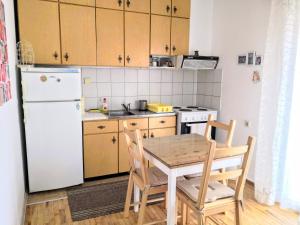 Traditional penthouse with mountain view