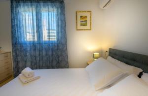 Rontos House, seaside