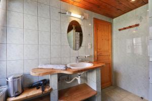 Chalets Le Chalet du Tanet spa sauna terrasse en Alsace : photos des chambres