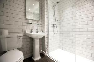 Parva Farmhouse Riverside Guesthouse