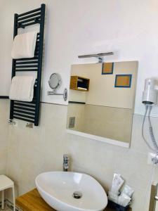 Bardilio Luxury Rooms img64