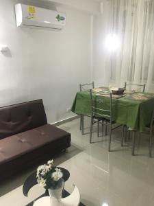 Via Ricaurte-Girardot-Colombia, Casa de dos pisos en Condominio