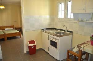 Holiday Studio Apartments yannis on the beach of Agios Gordios in Corfu