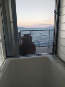 Best at Bright Point Absolute Waterfront Apartment