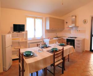 Case in campagna con piscina a Todi