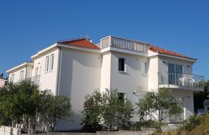 Dondras Residence