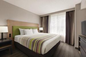 One-Bedroom King Suite with Sofa Bed - Non-Smoking room in Country Inn & Suites by Radisson Beaufort West SC
