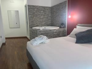 Suite with Balcony and Spa Bath room in Cellamare Suite & Spa