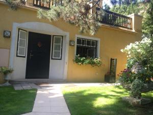Exquisites Gartenapartment in eleganter Jugendstilvilla