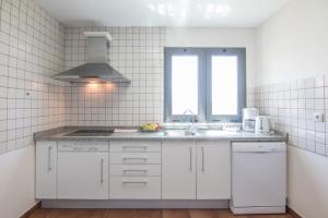 HomeForGuest SALOBRE GOLF VILLA, POOL, BBQ, WIFI, STUNNING VIEWS