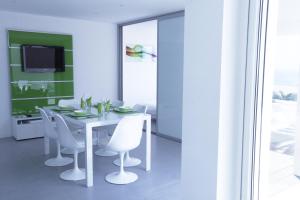 Design Apartment - Superb Seaviews - 70m2 - Large Terrace - Pool - No Extra Costs