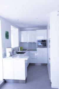 Design Apartment - Pool, Large Terrace and Panoramic Views of Mediterranean