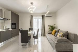 Royal Silver Apartment