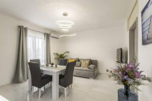 Royal Silver Apartment