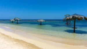 Las Palmas Beach Hotel