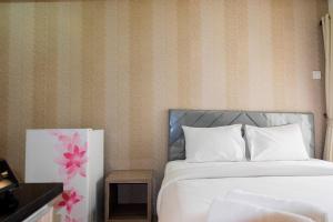 Comfortable Fully Furnished Studio Green Pramuka City Apartment By Travelio