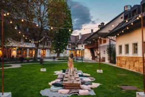 Hotel Dvor Jezersek Brnik 