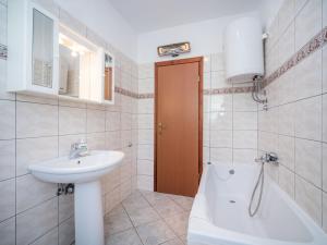 Apartment Fuma-1 by Interhome