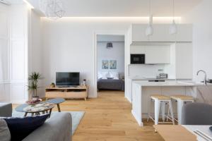 Designer Dream Home In The Center w 2BR2Bath