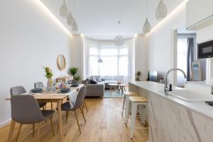 Designer Dream Home In The Center w 2BR2Bath