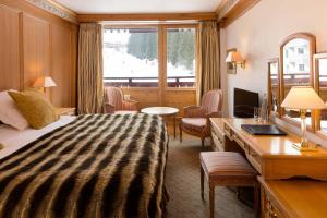 Prestige Double Room with Ski slope view room in Hotel Carlina