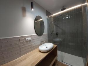 Deluxe Double Room with Bath room in Habital Suites