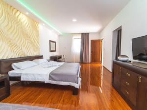Luxury Triple Room room in RoyalGarden