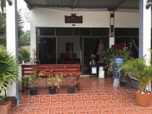 Marias 2 bedroom home for up to 6 people