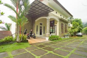 RedDoorz Syariah near Ngade Lake Ternate