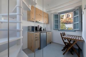 BlackStone Luxury Suites Santorini Greece