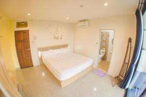 Phòng Deluxe Giường Đôi Có Ban Công (Deluxe Double Room with Balcony)
