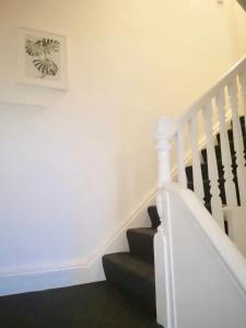 SPACIOUS 2 BEDROOM apartment with FREE PARKING - JCT 27 Cardiff side of Newport
