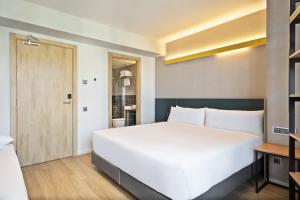 Triple Room room in Hotel Brick Barcelona