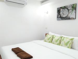 WEE HOSTEL