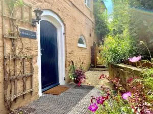 The Hidden Gem - Self Check-In, Self-Catering Apartment for East Midlands Airport - Long Whatton